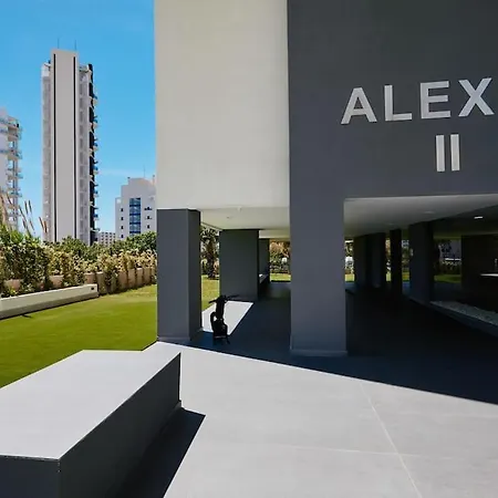 Modern With A Pool - By Welcomely Appartement