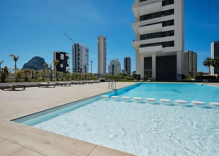 Modern With A Pool - By Welcomely Apartament